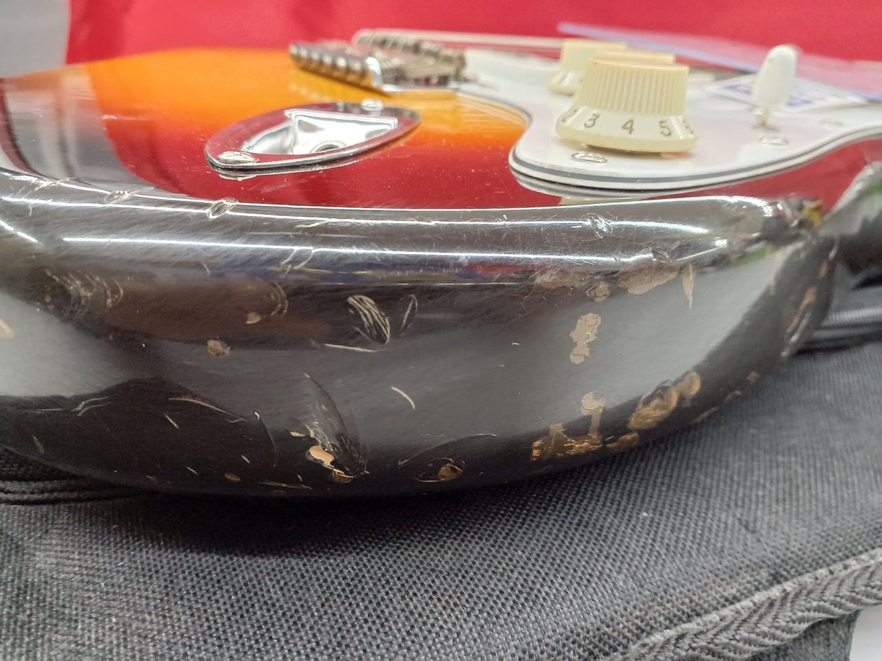 キズが多数あります。