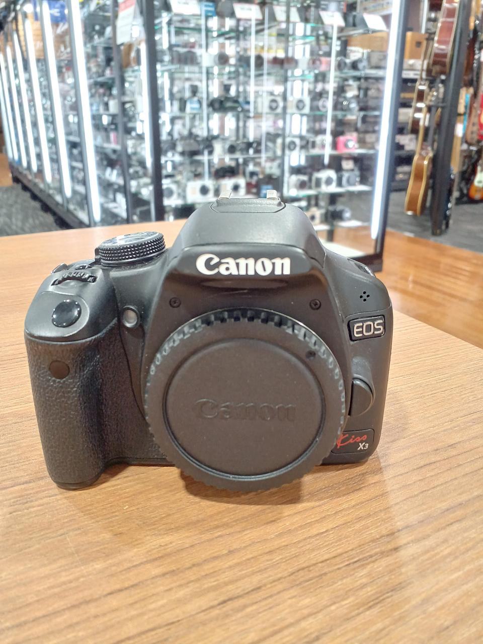 Canon デジタル一眼レフカメラ 本体 ハードケース付き 動作未確認 Canon デジタル一眼レフカメラ 本体 ハードケース付き 動作