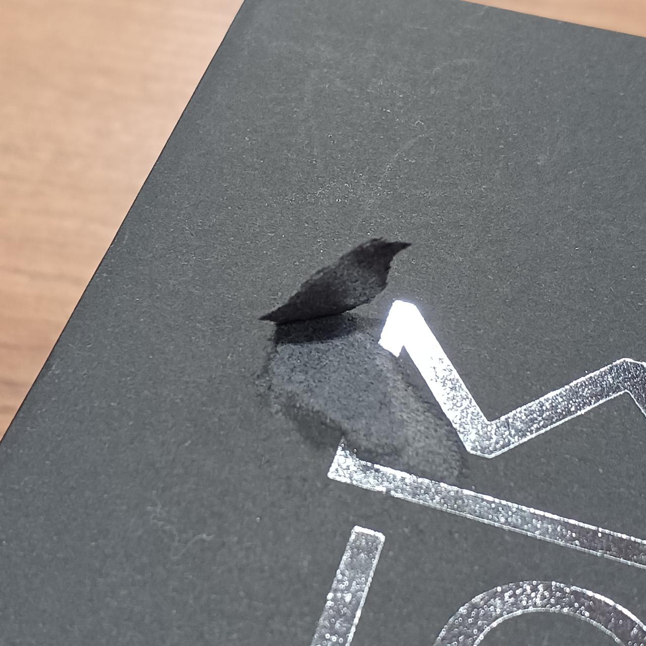 化粧箱外側に破損あり