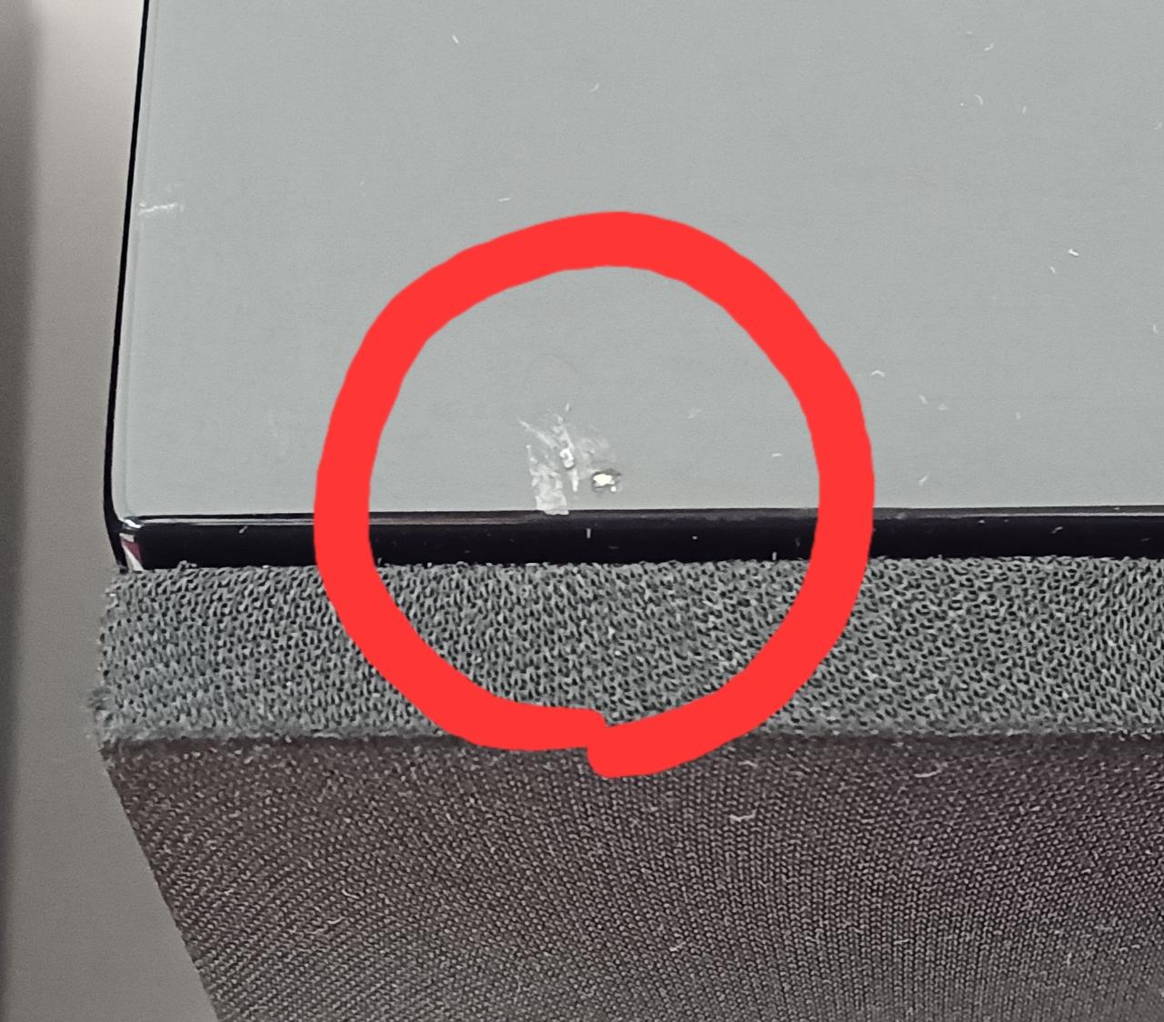 この他にも細かいキズがあります。