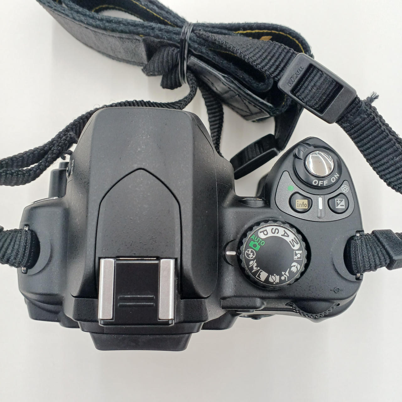 【美品】Nikon D5200 一眼レフカメラ　レンズセット　純正ストラップ付き 美品】Nikon D5200 一眼レフカメラ レンズセット 純正ストラップ付き