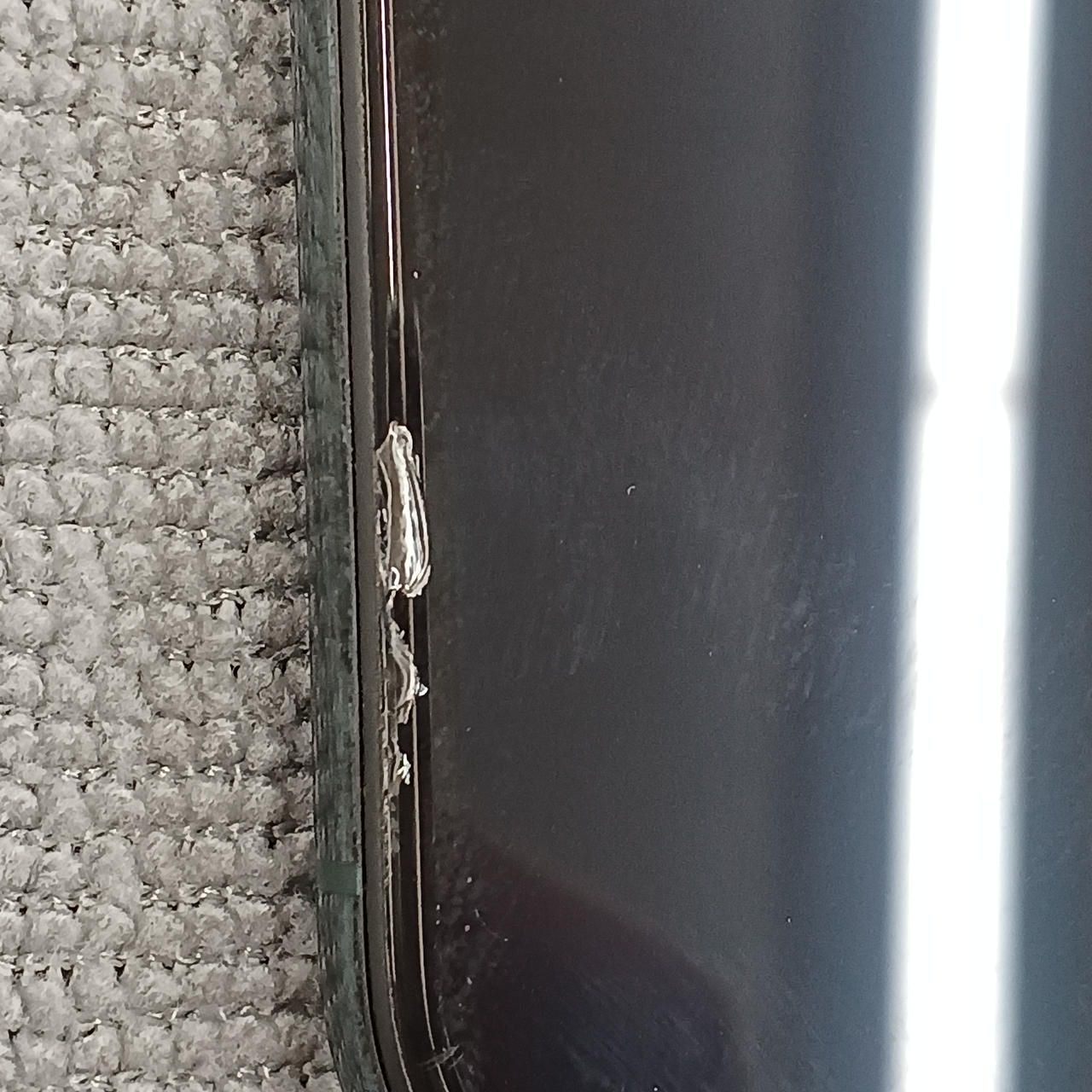 液晶左下に小キズあります