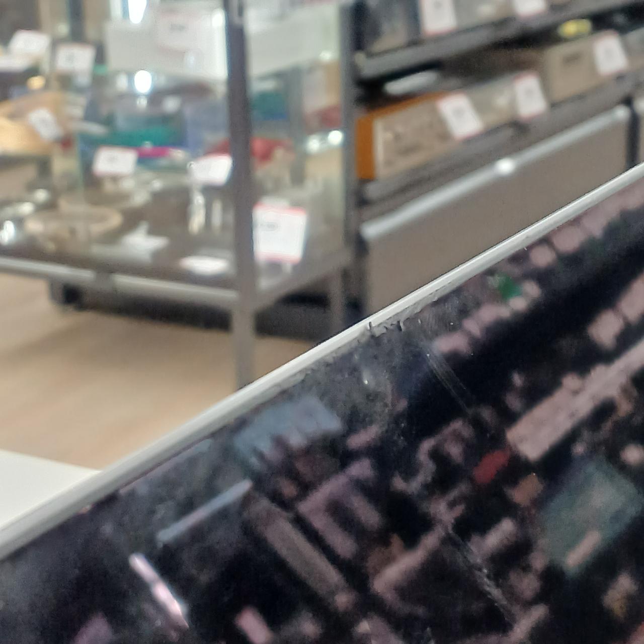 ゴムが溶けかけており、ベタつきます