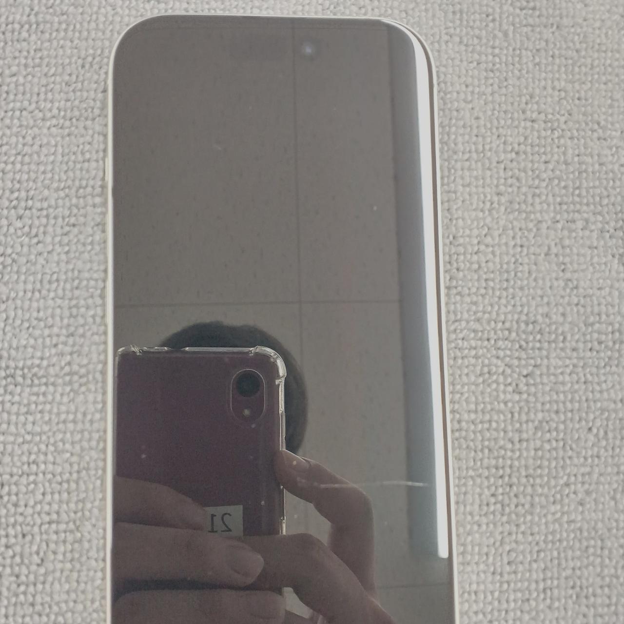 液晶中央右下に傷があります