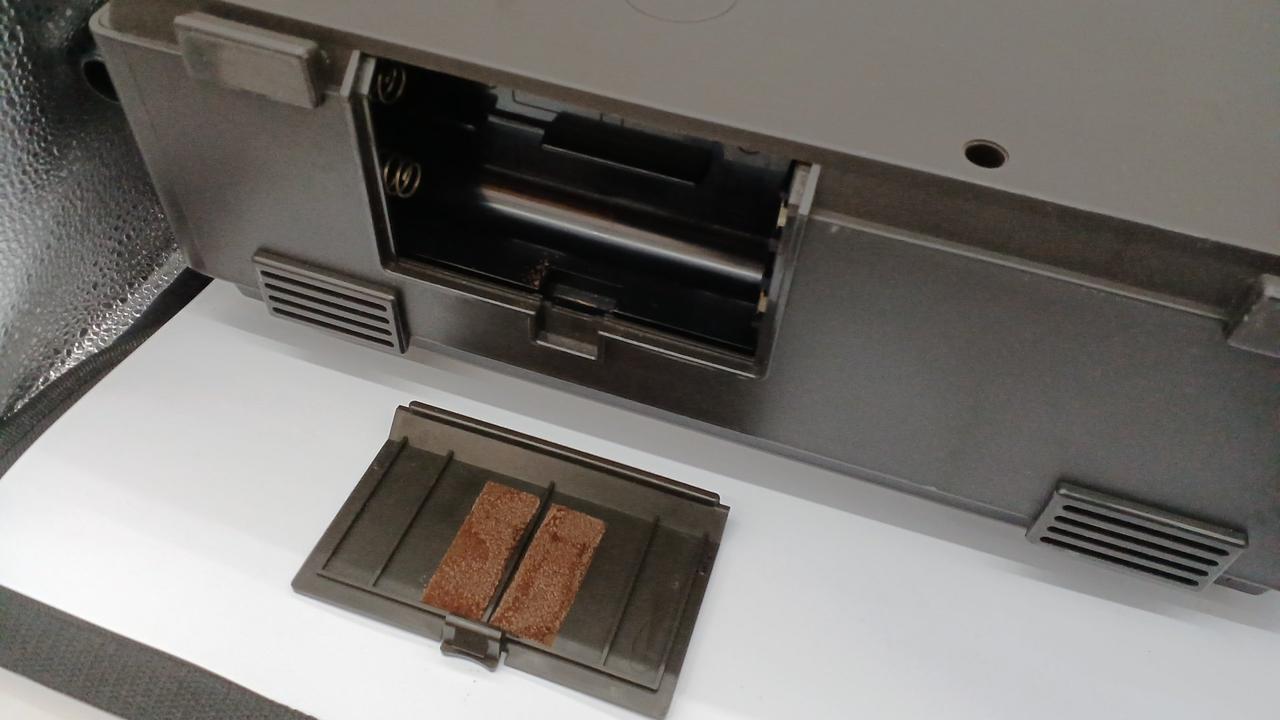 電池蓋に劣化あり