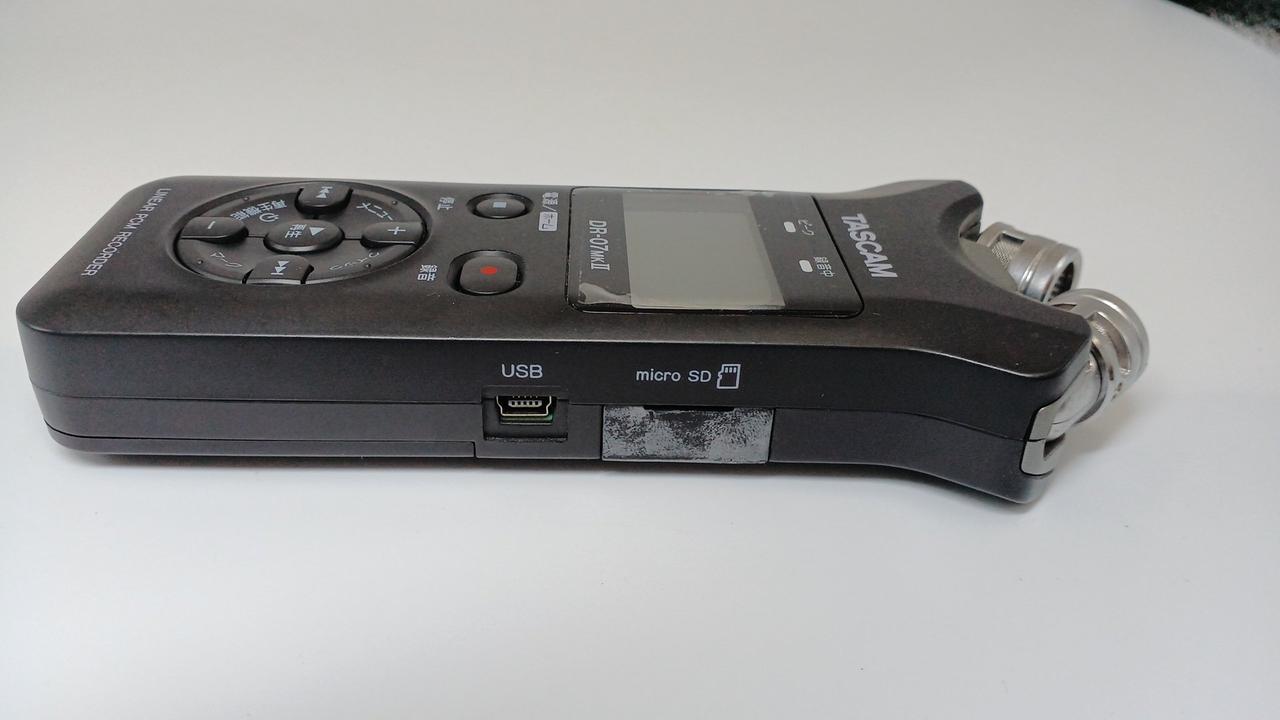 SDカードカバーに劣化あり