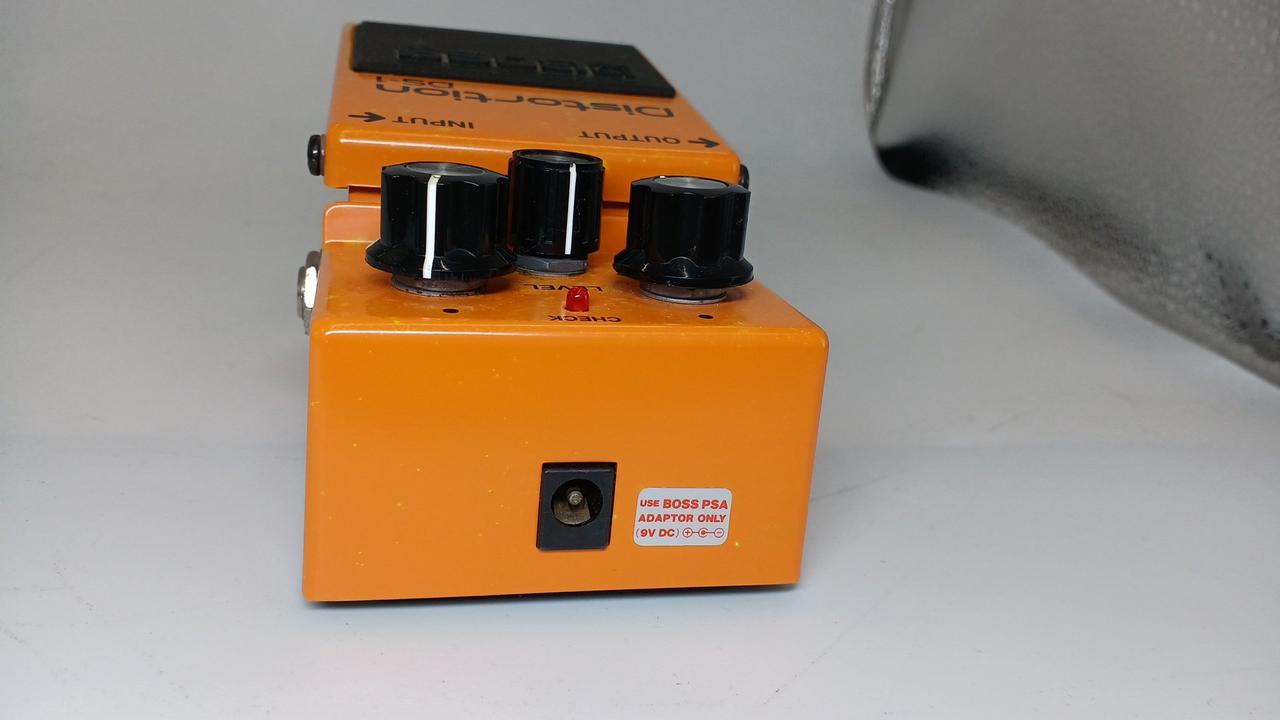 電源コード投入部変色あり