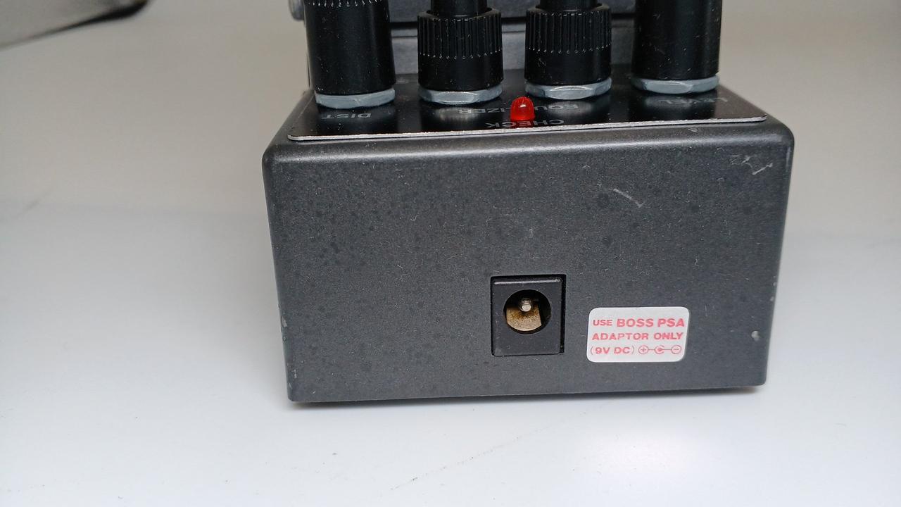 アダプター挿入口変色あり