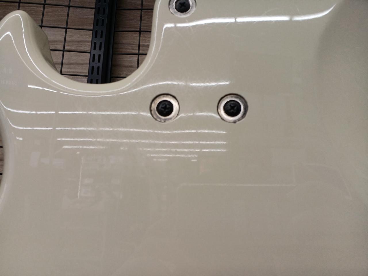 背面に細かい傷 多数