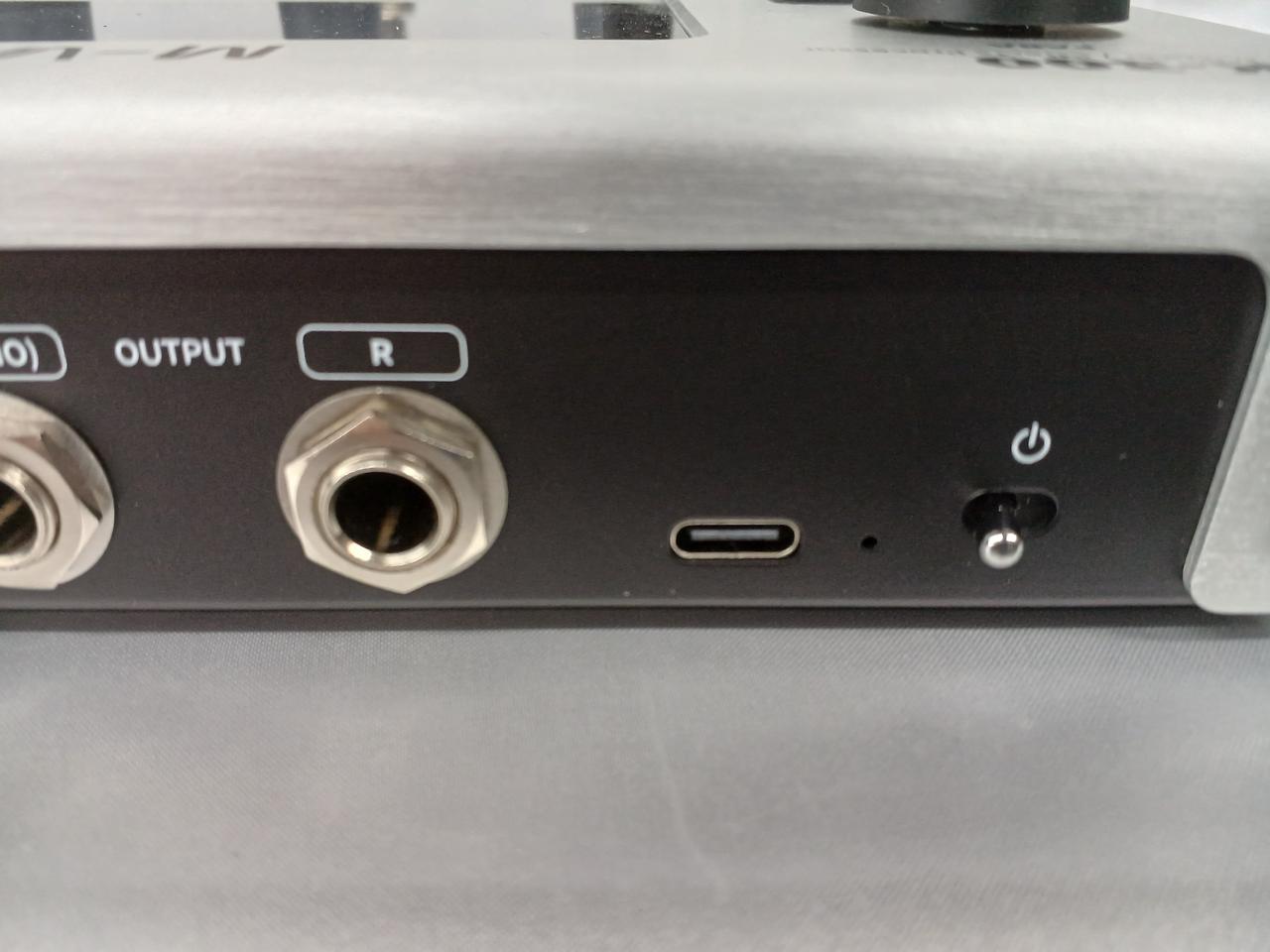 充電方式は usbタイプc になります。