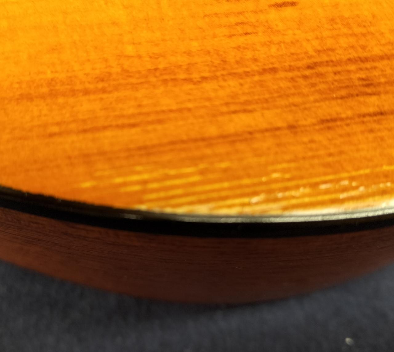 細かい擦りキズがあります。