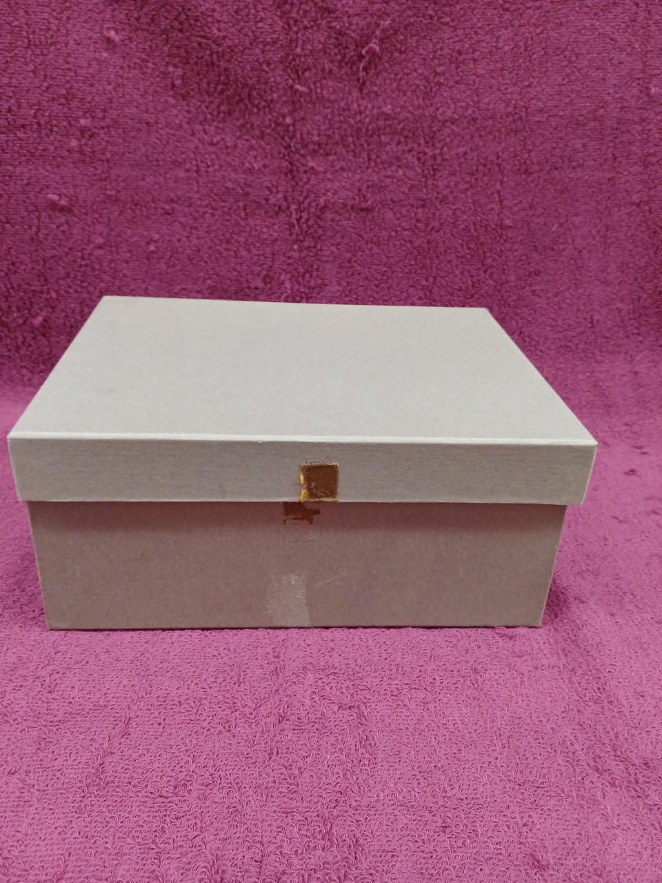 テープ跡があります。