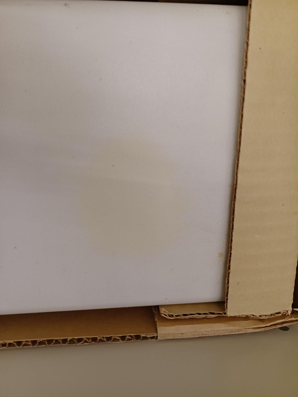 ケース黄色いシミあり