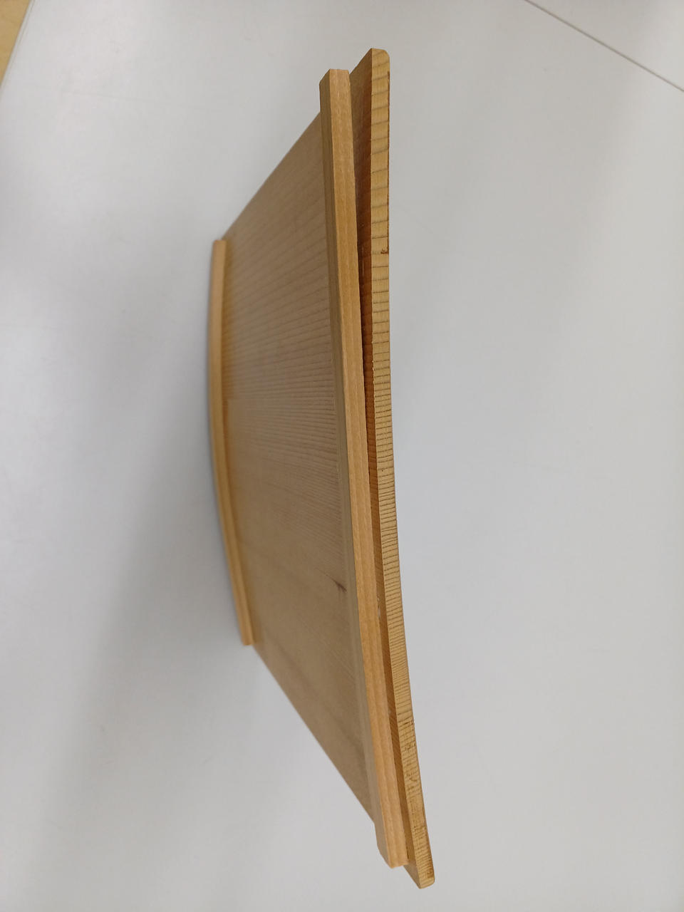 蓋ゆがみあります。