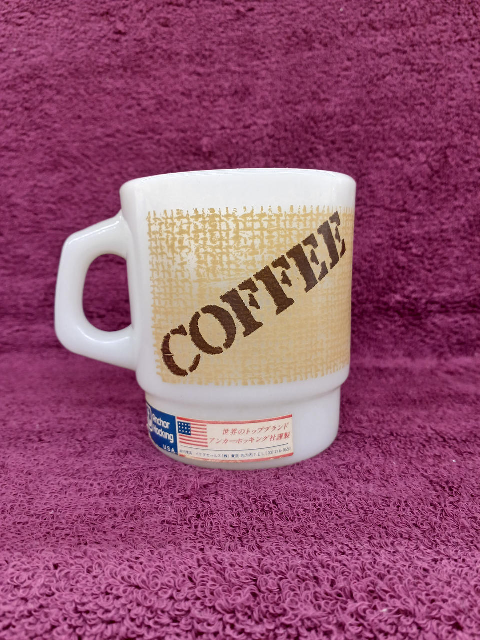ミルクガラスのコーヒーカップです。
