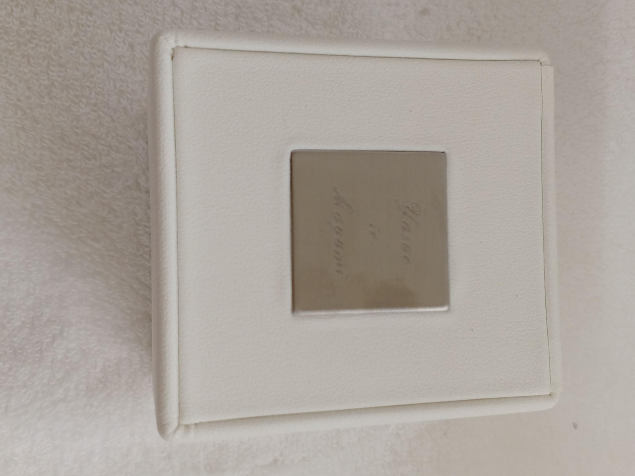 箱のプレートにお名前の記載があります。。