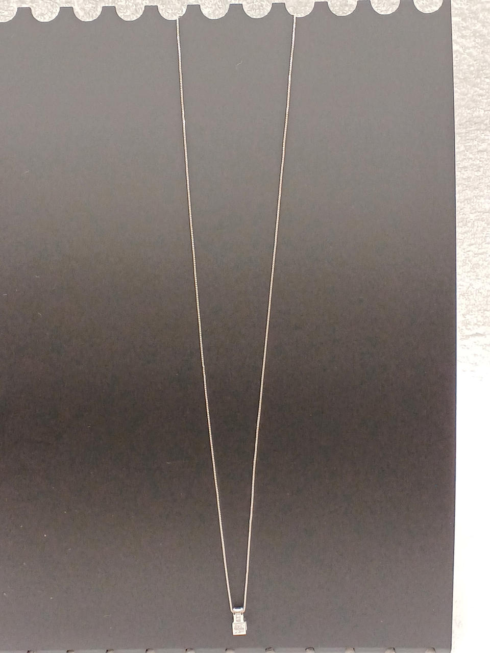 裏面にして2度楽しめるネックレスです！