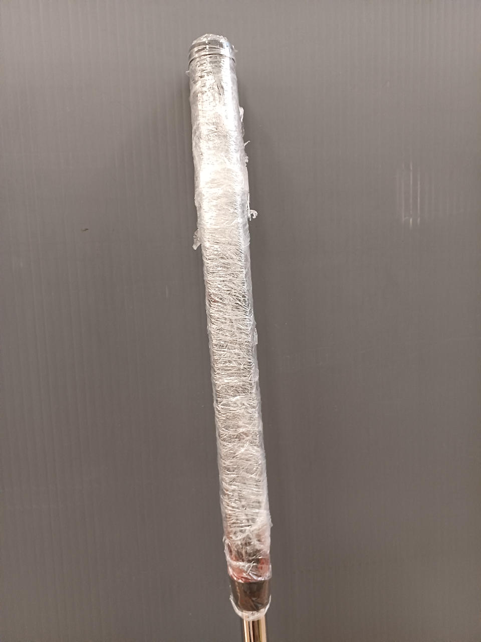グリップが溶けていてベタベタしています。