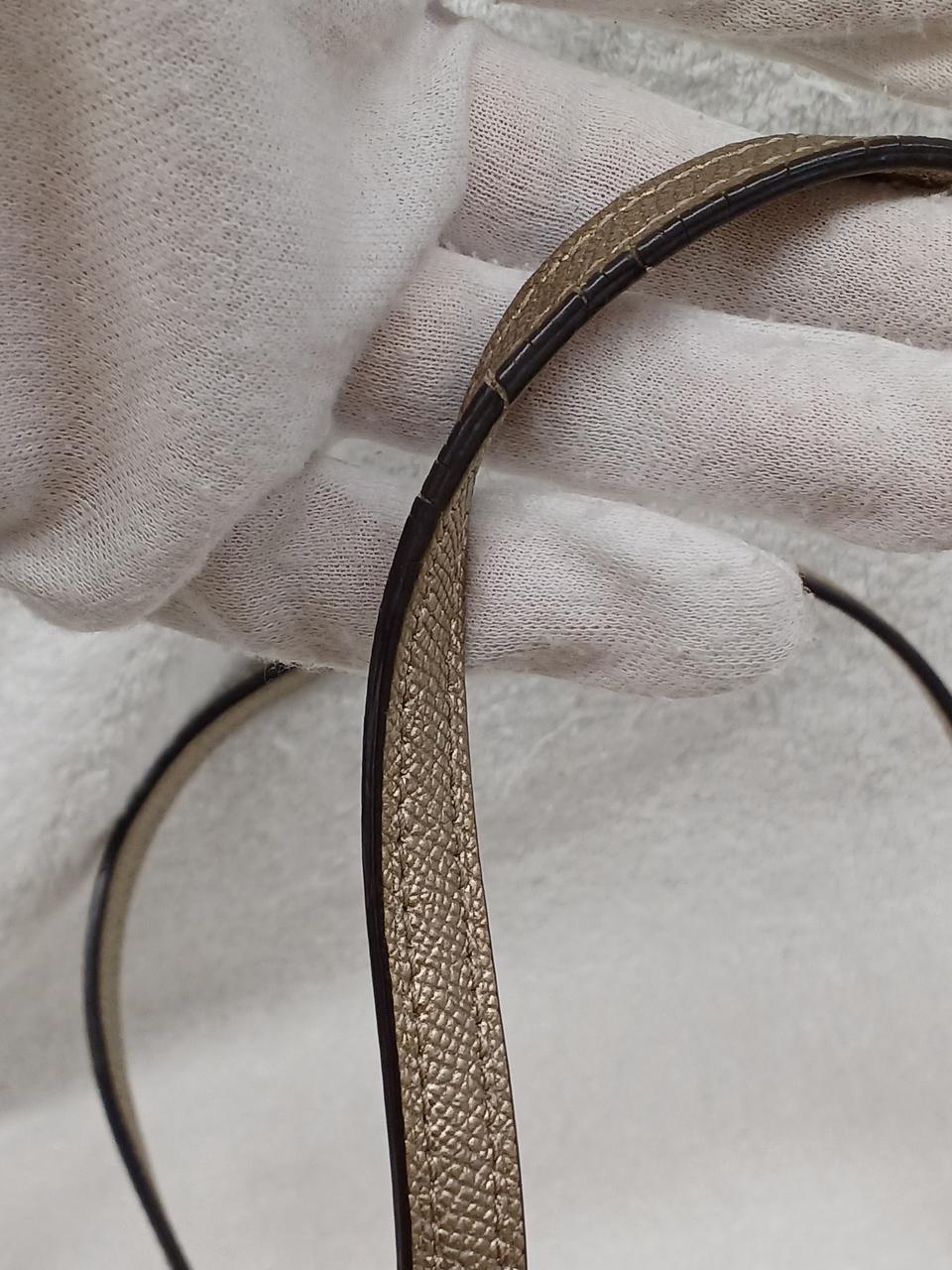 持ち手部分割れがあります。