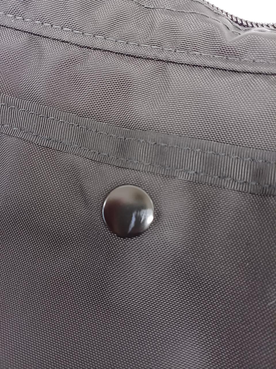 裏側ボタン部分にキズがあります。