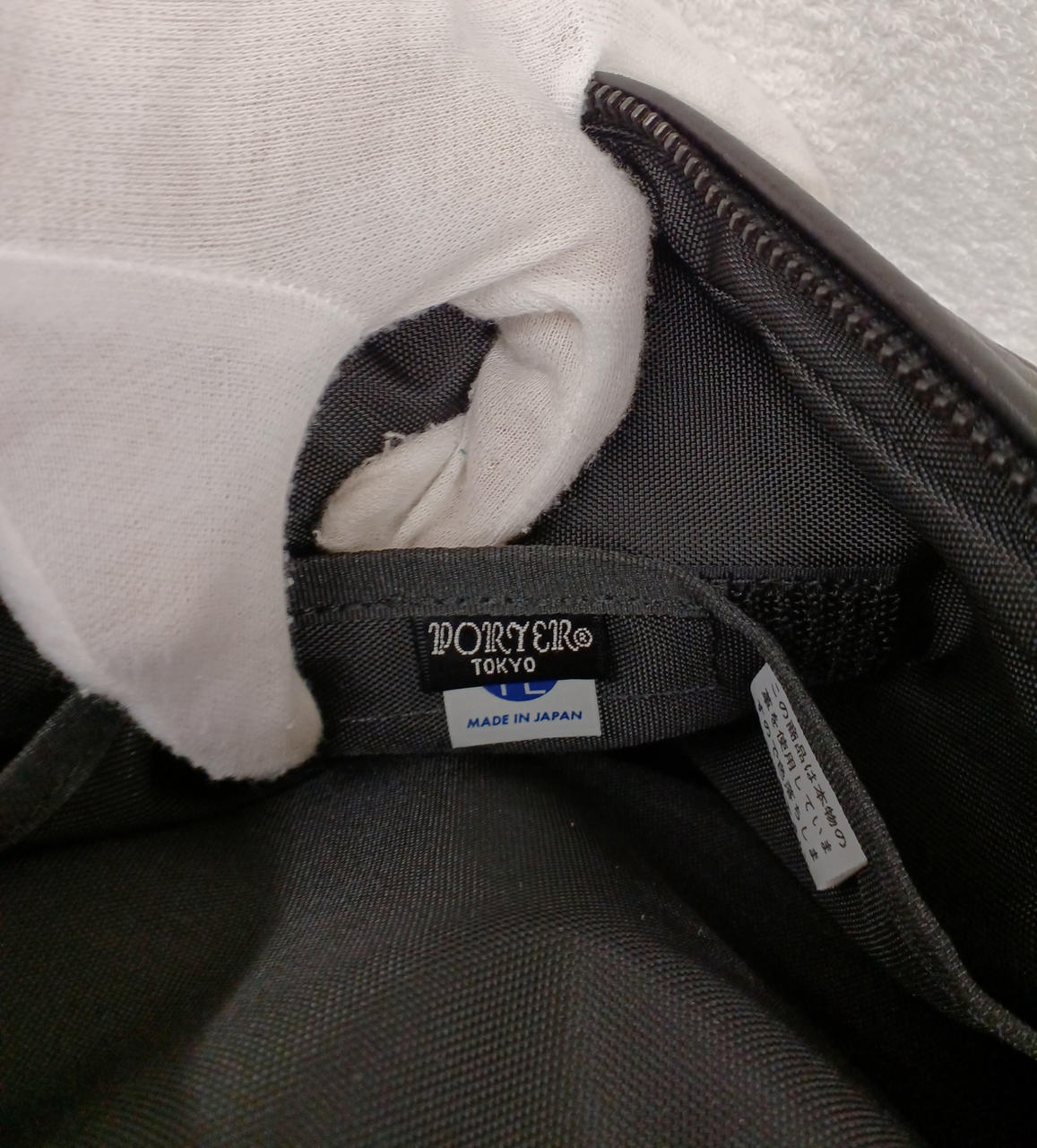 マジックテープになっています。