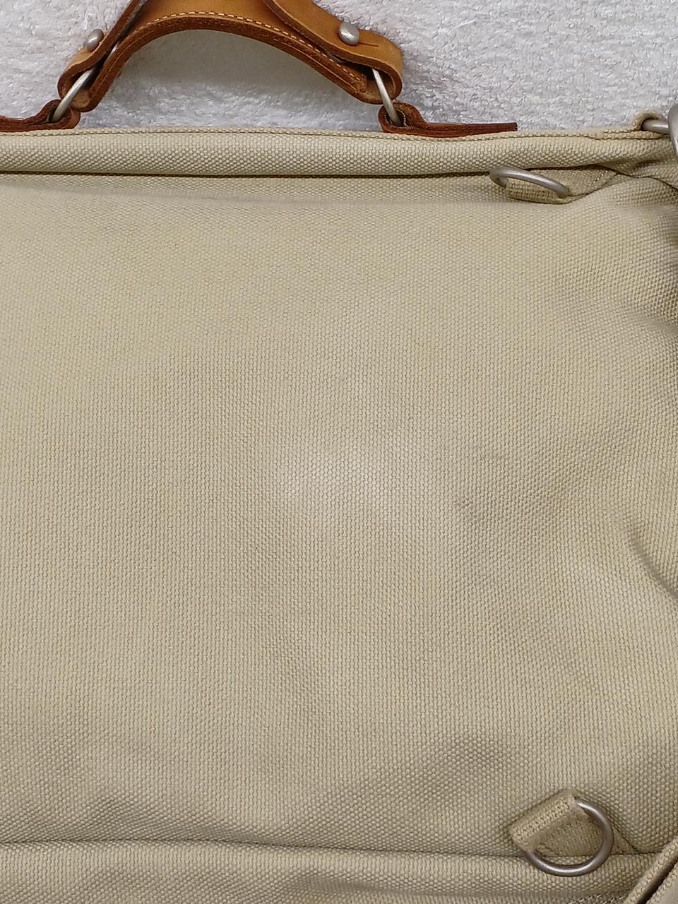 真ん中らへん色褪せあります。