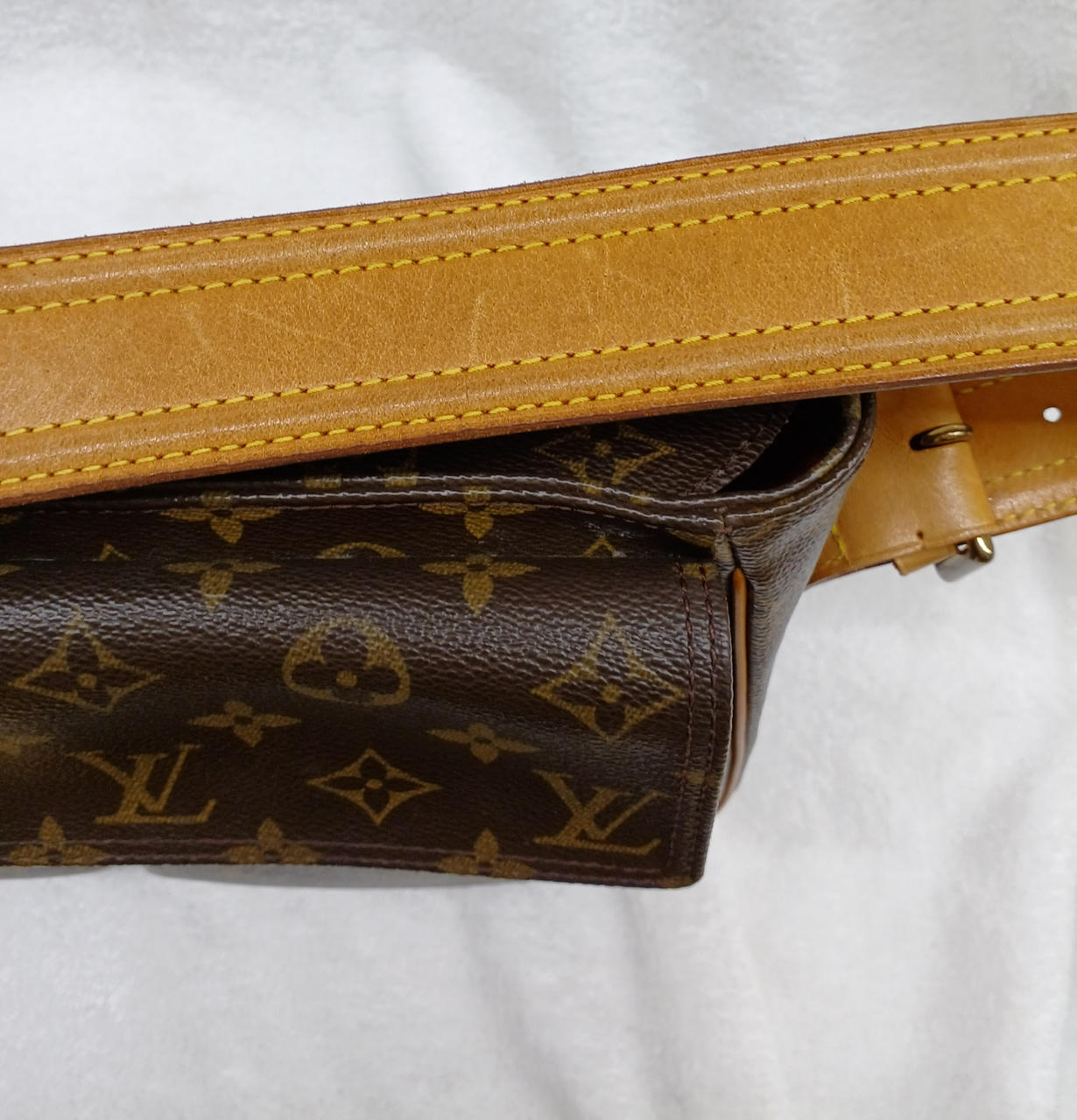 キズあります。