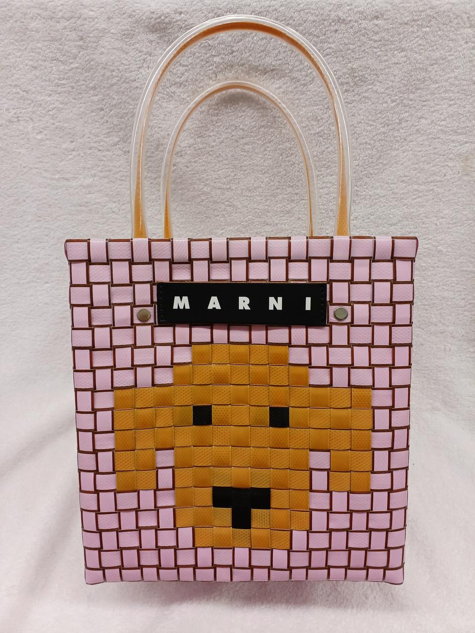 上の方がピンク薄いです。