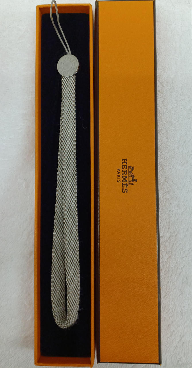 多少の使用感があります。長さ約19cm。