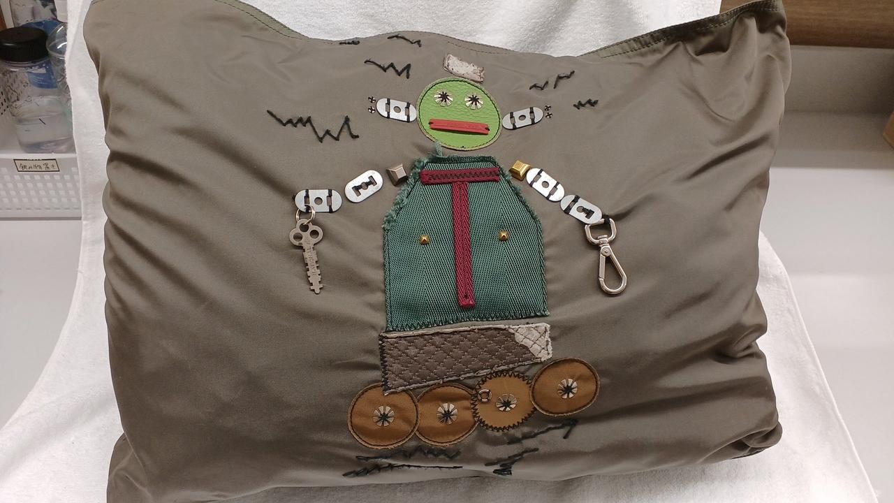 多少糸のほつれがあります。
