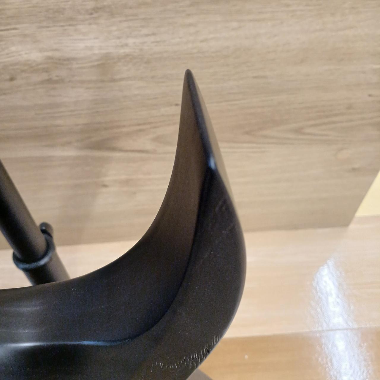 ショルダー部、角に傷があります。