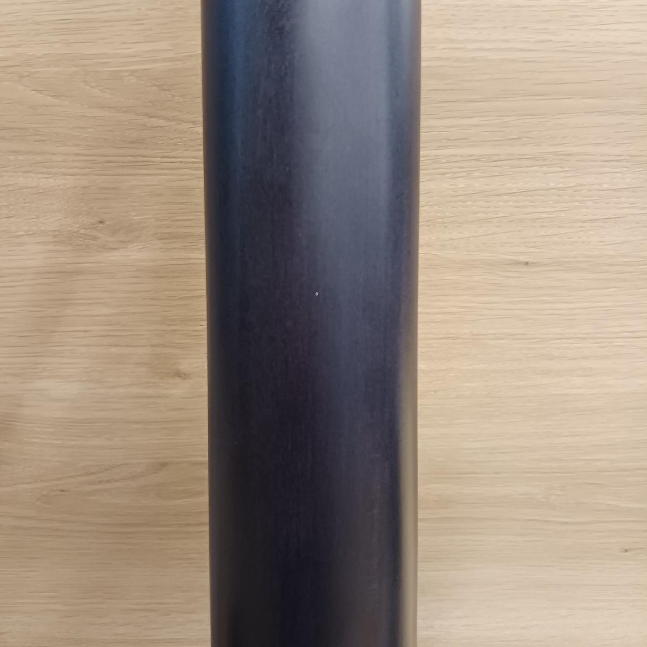 ネック裏にキズあります。