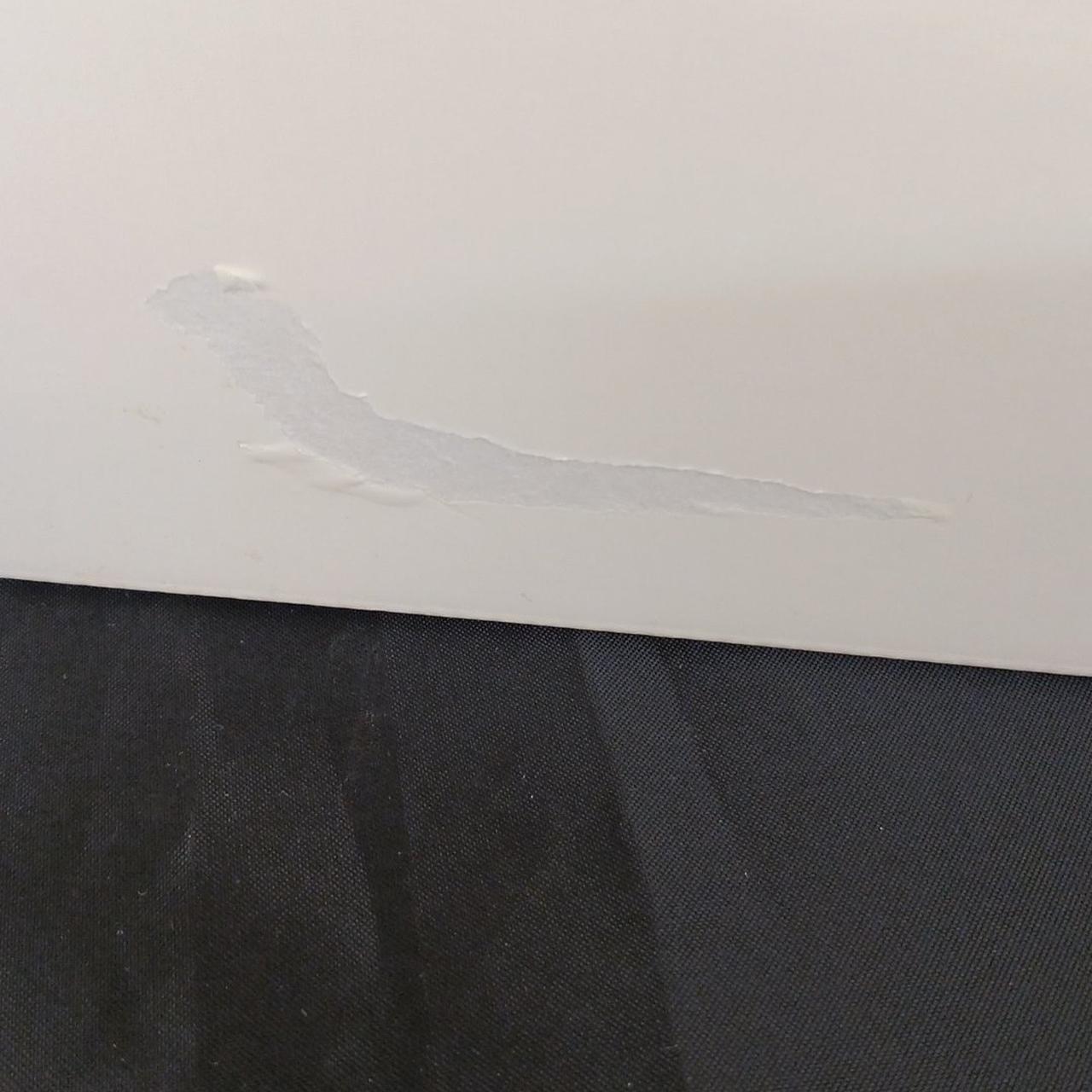 箱に破れあります