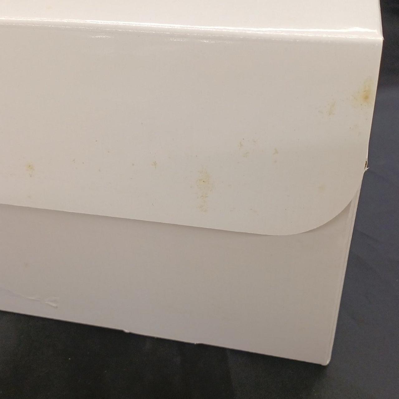 箱に汚れ多数あります