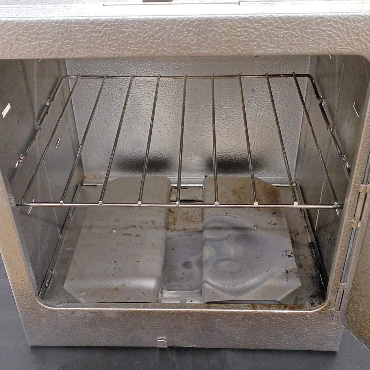 内部　汚れ多数あります