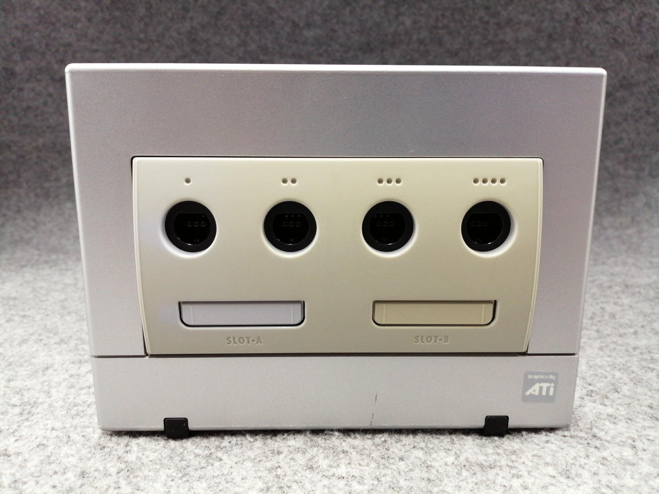 本体黄ばみ、キズあり