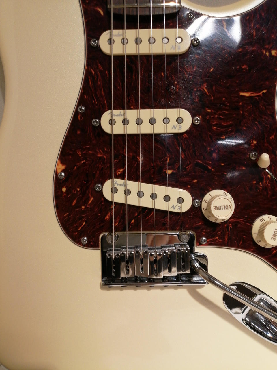 ギター Fender American Delax エレキギター】Fender American Deluxe Series「アメデラ」に新たな6