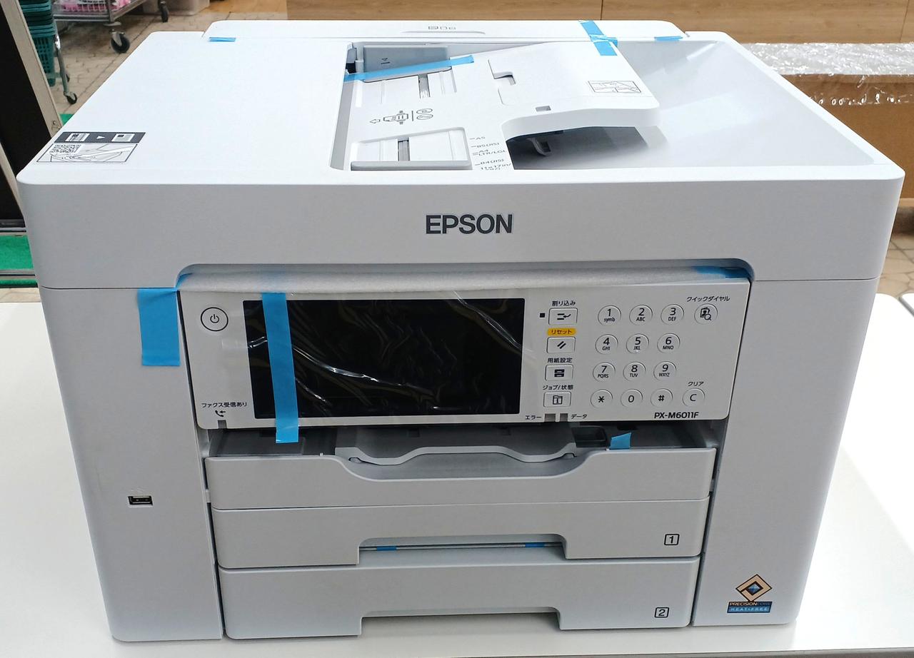 新品時の青いテープが各所に貼ってあります