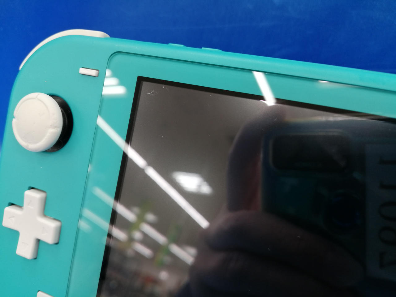 液晶にキズ、汚れあります