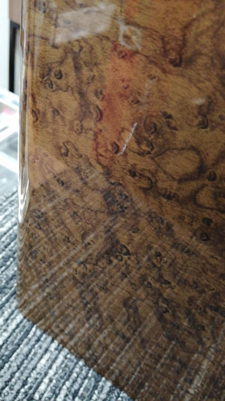 側面に大きめの傷あり