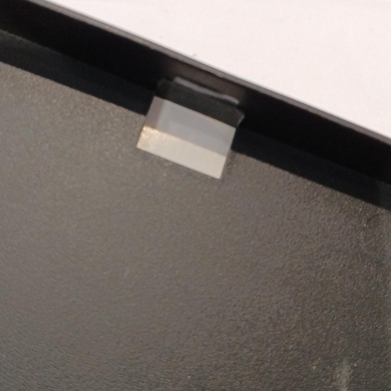 ケース内説明書側、爪折れあります