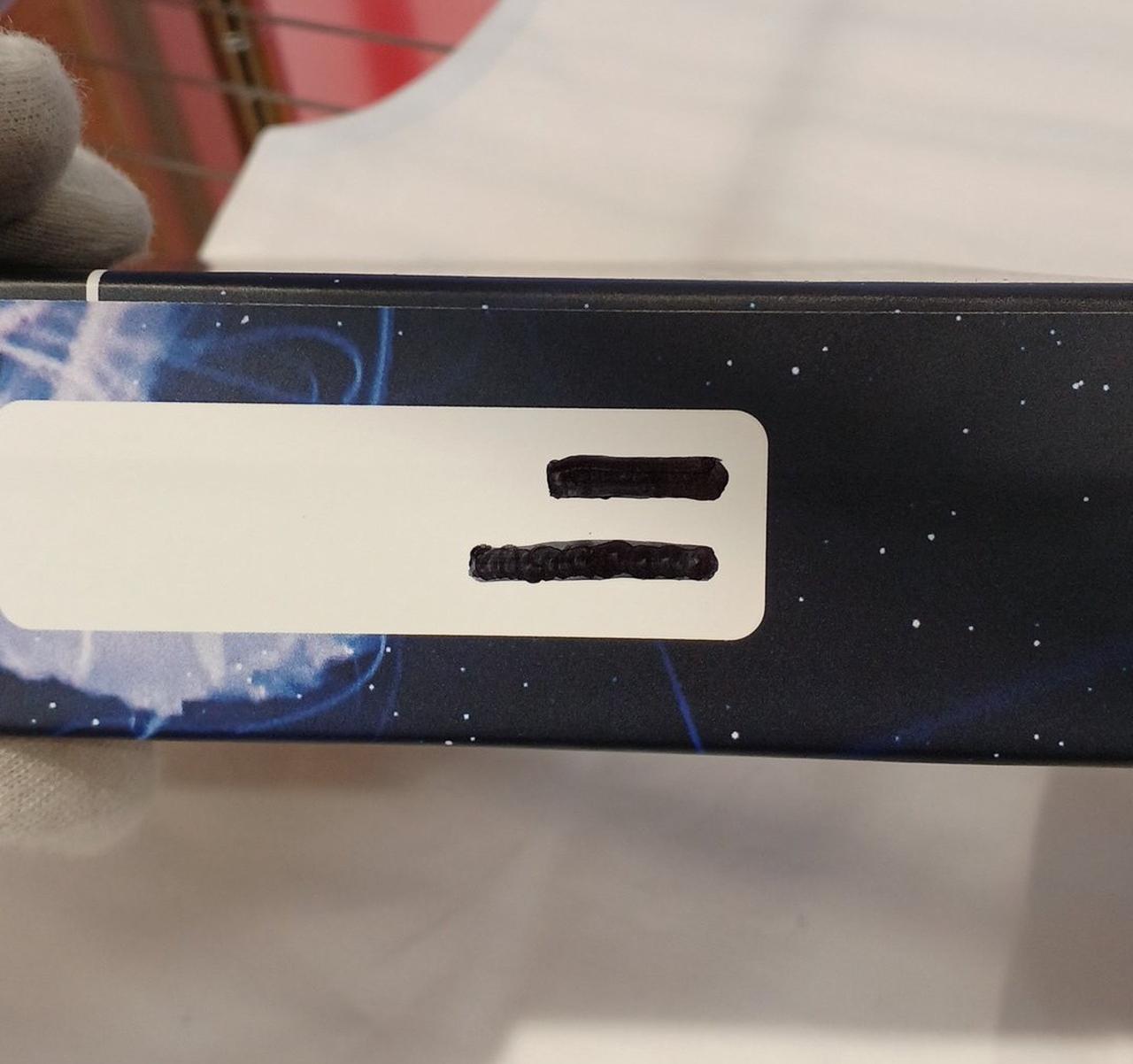 記名があった為、マジックで塗りあります。