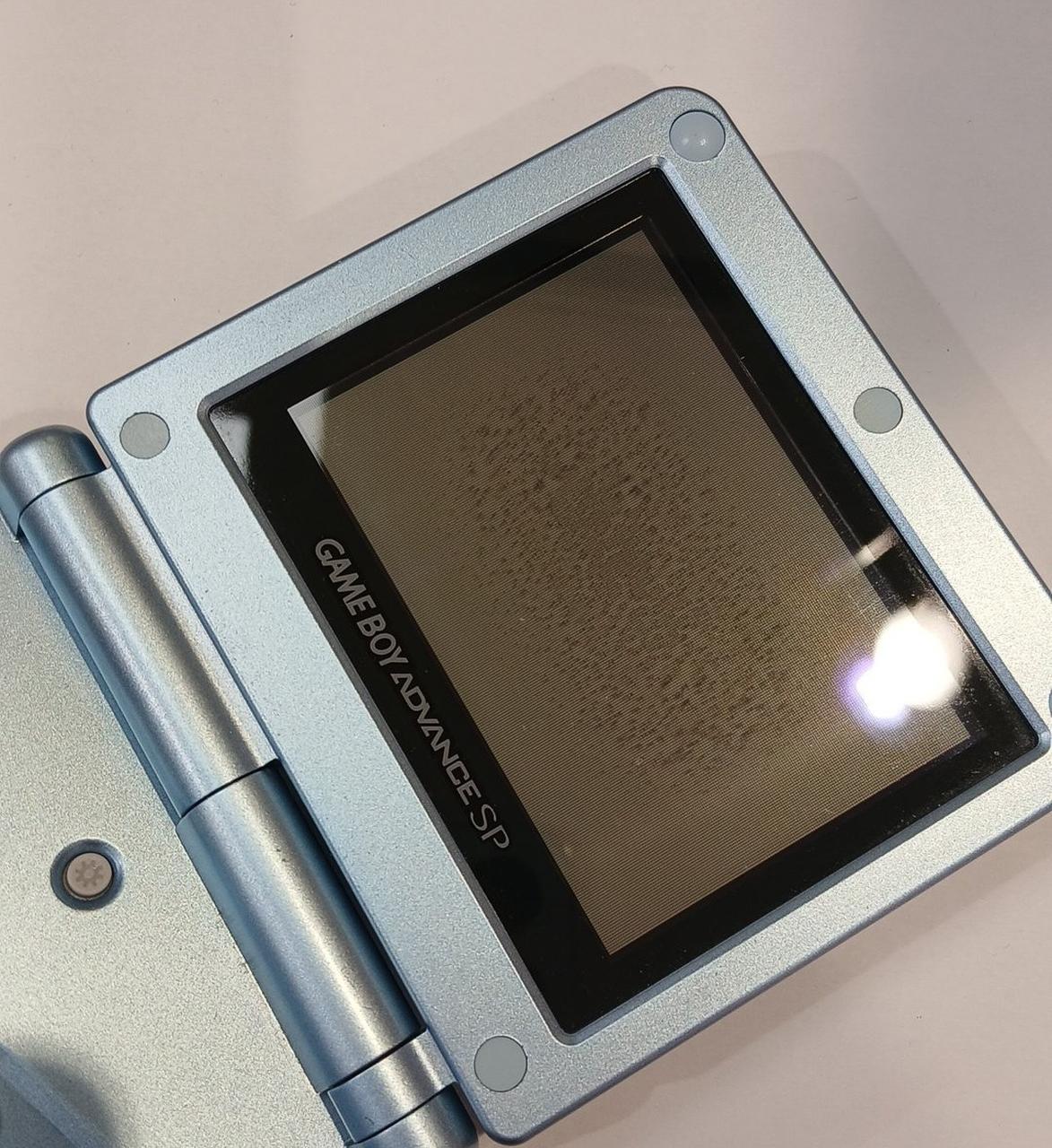 液晶画面に点々あります。