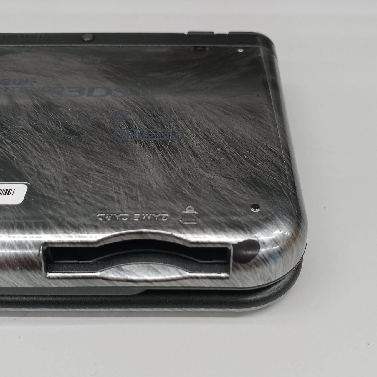 裏面ゲームカード挿入口横