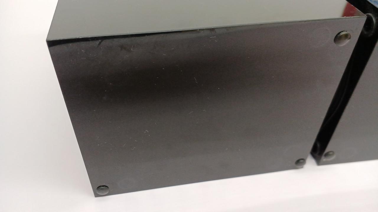 片側のゴム足欠損しています