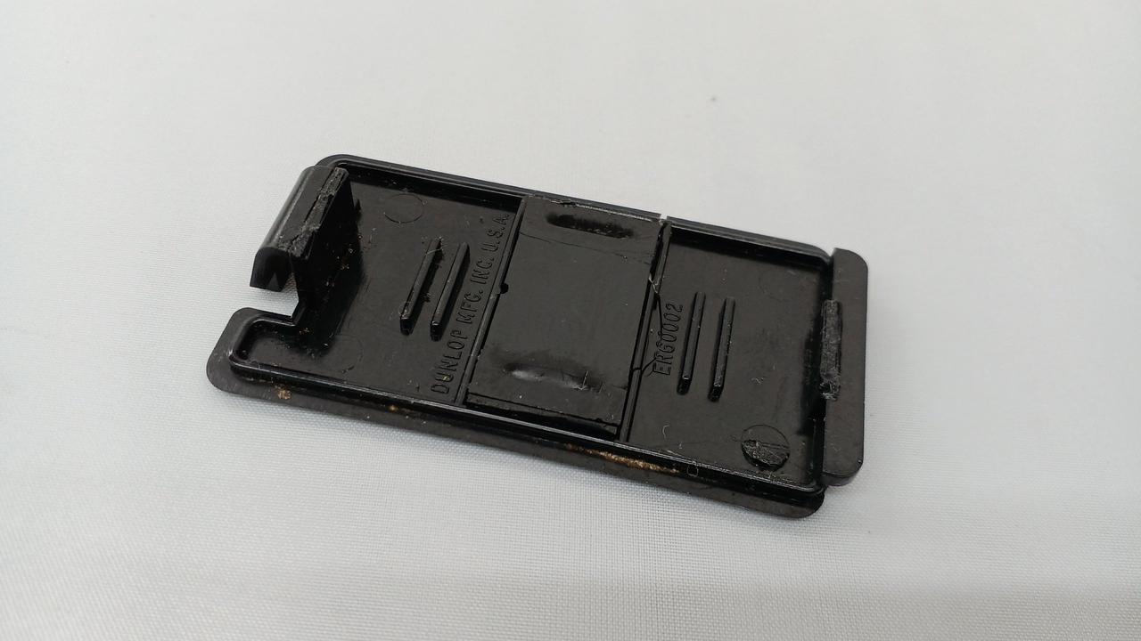 電池ボックスのツメ折れあり