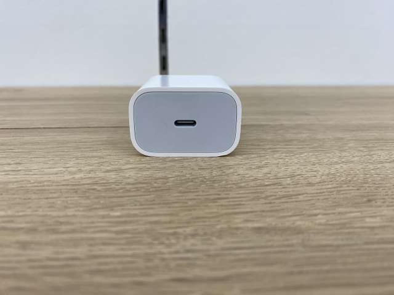 側面、type-C端子はキレイです