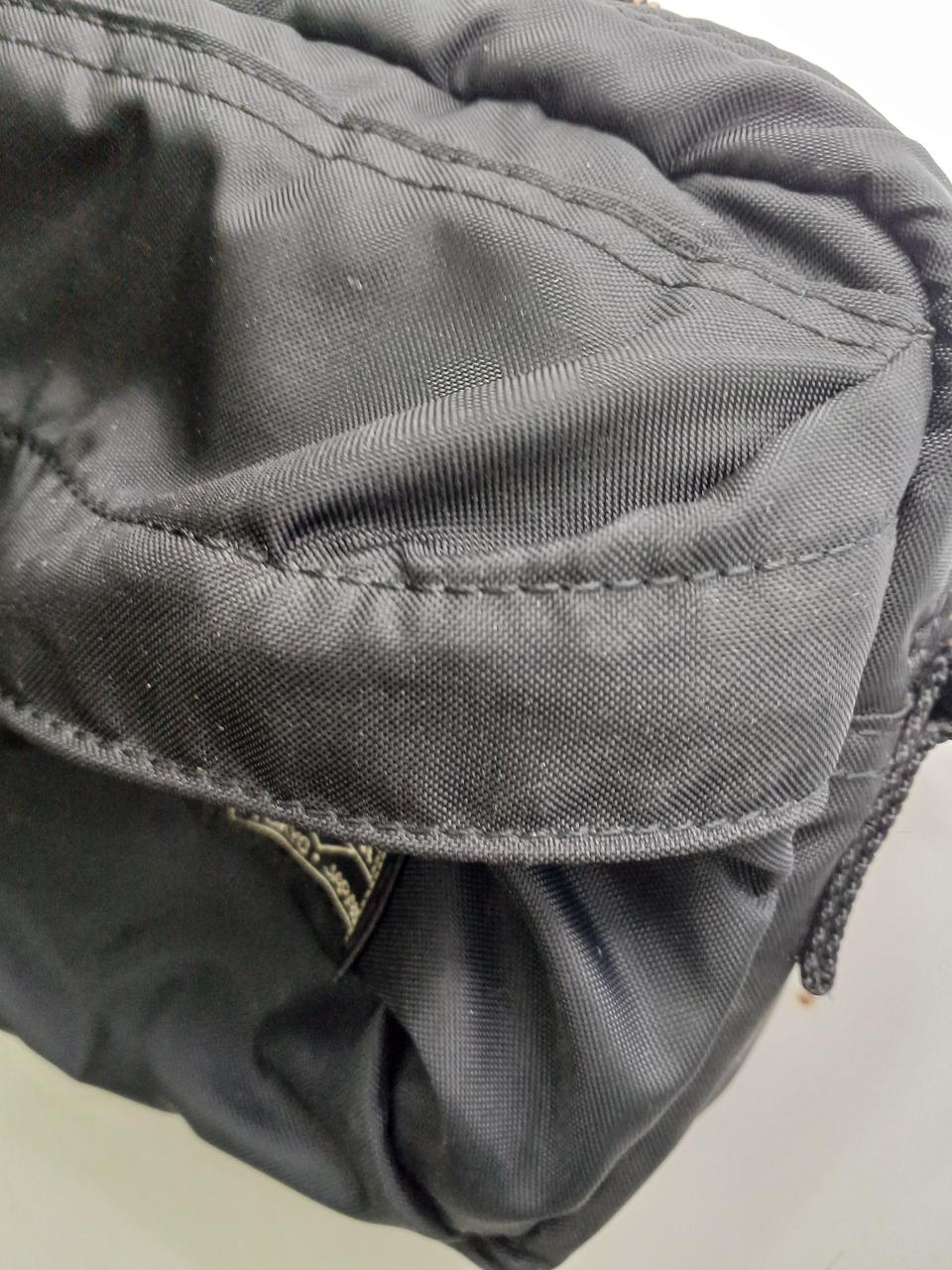 外側ポケット部分にスレあります。