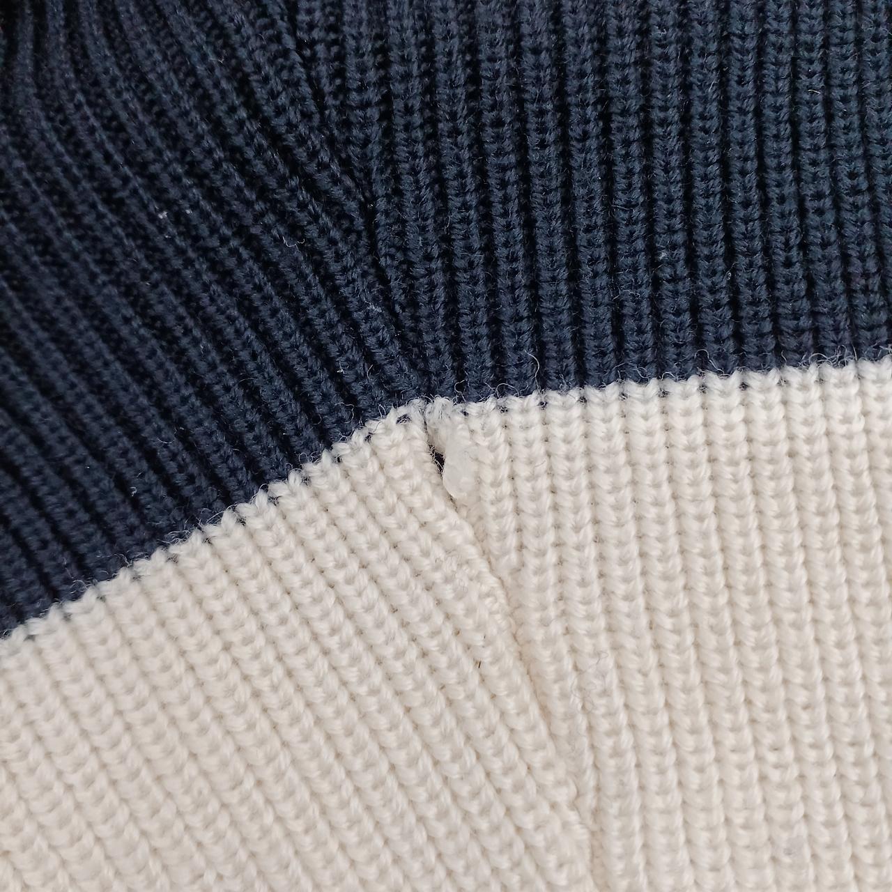 左袖１か所ホツレあり