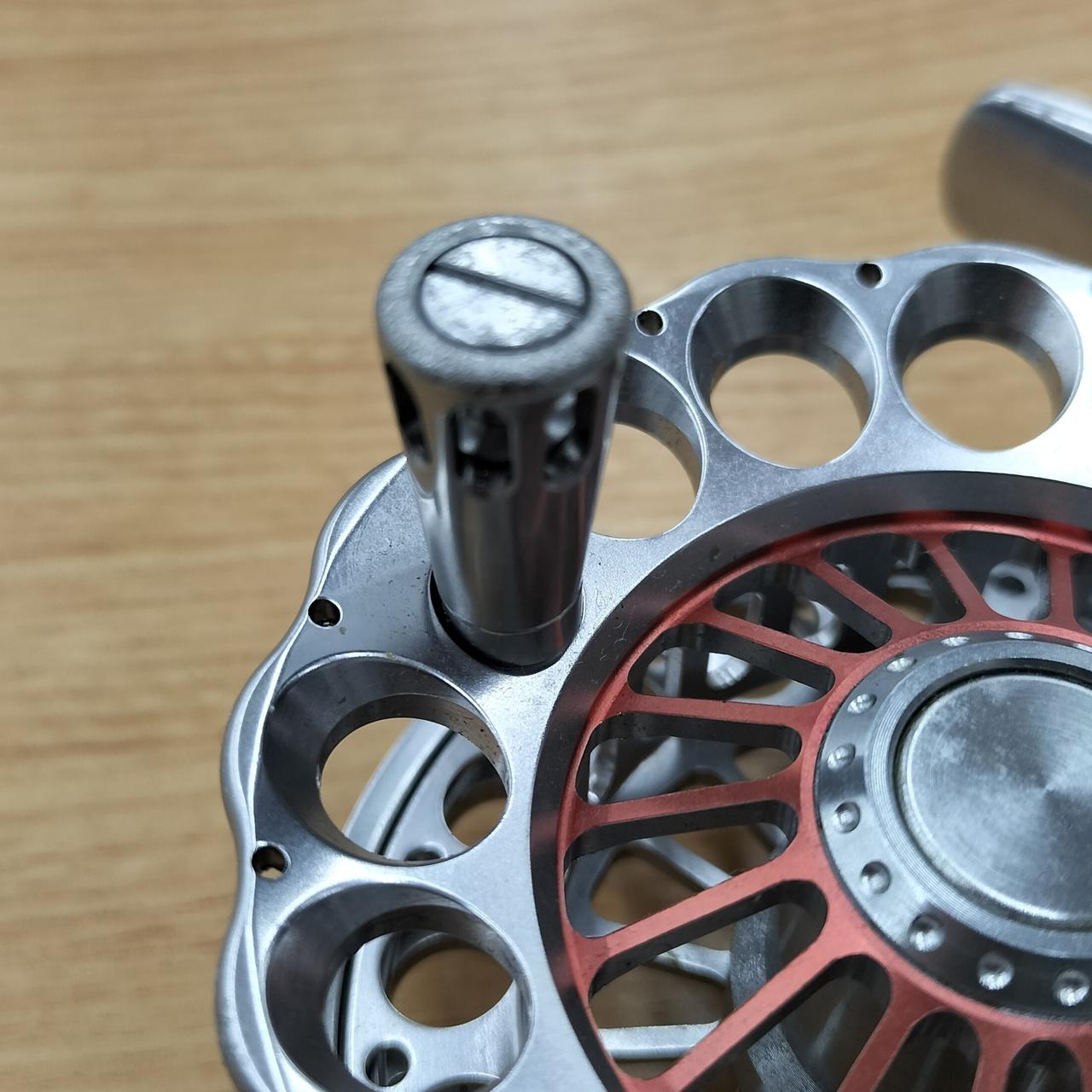 ハンドルノブに傷あり